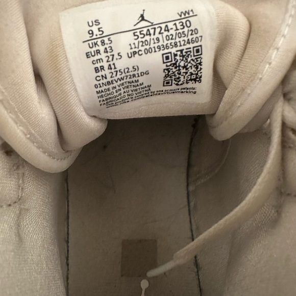 White Jordan 1 - Picture 2 of 4